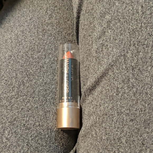 Lipstick - Picture 6 of 9